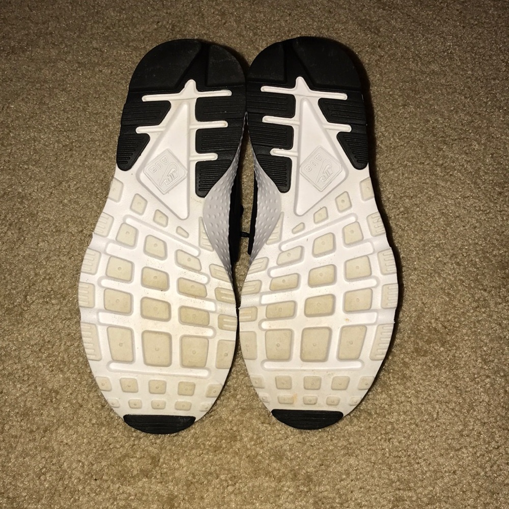 Black Leather Nike Huarache (7.5) - Picture 6 of 8